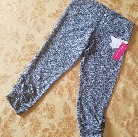 Moving Comfort Urban Gym Capri in Ebony Melange - Picture 3 of 9